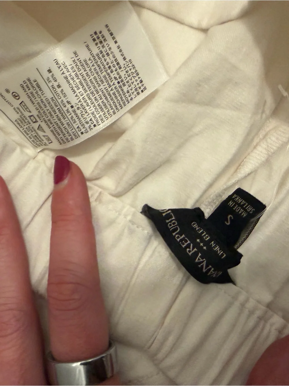 Banana Republic White Linen shorts - Picture 3 of 3